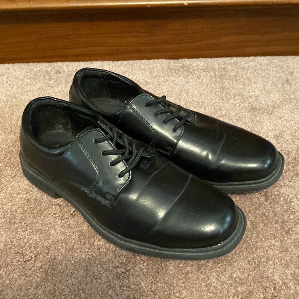 Stacy Adams Boys Dress shoes size 7